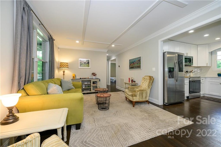 Photo 9 of 35 - 2117 Dalehurst Dr, Charlotte, NC 28205