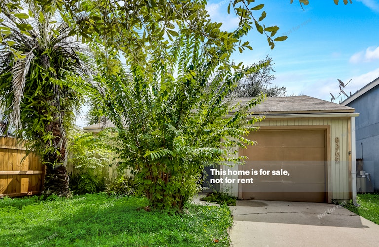 Photo 12 of 30 - 8362 Sunflower Ct, Jacksonville, FL 32244