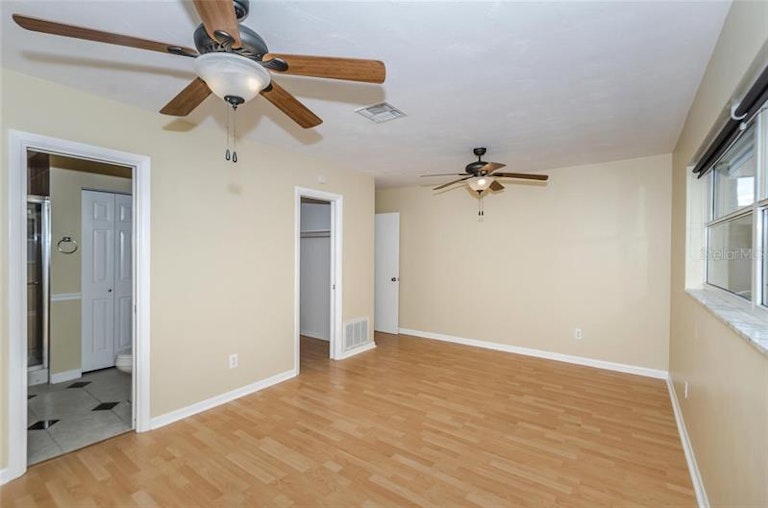 Photo 13 of 25 - 2016 Cove Dr, Largo, FL 33774