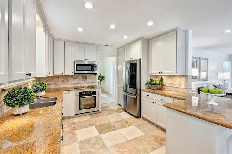 Photo 11 of 34 - 13519 Westport Ln, Houston, TX 77079