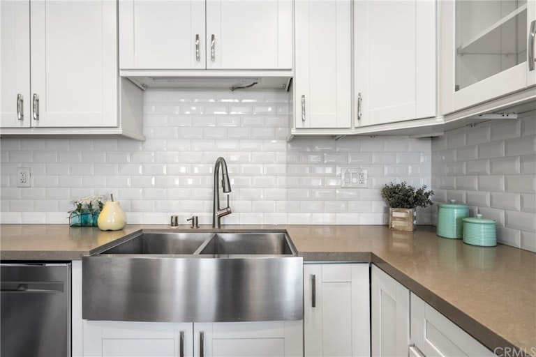 Photo 16 of 36 - 331 Monterey Cir, Placentia, CA 92870