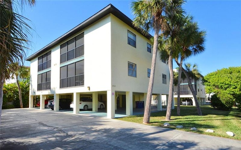 Photo 15 of 25 - 3702 6th Ave #1, Holmes Beach, FL 34217