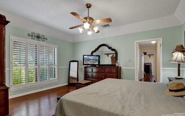 Photo 23 of 48 - 1820 Cypress Rapids Dr, New Braunfels, TX 78130