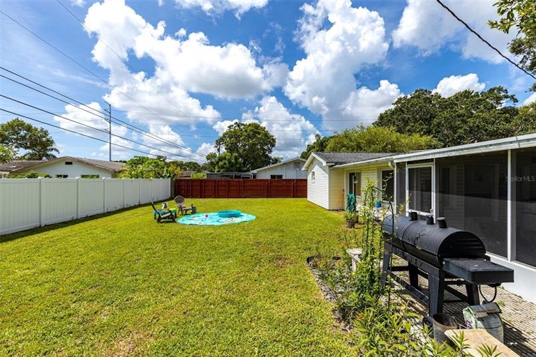 Photo 31 of 33 - 923 Phyllis Ave, Largo, FL 33771