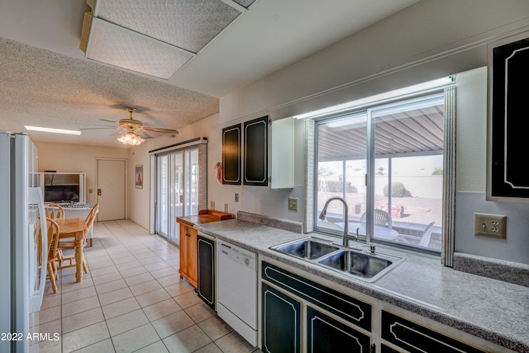 Photo 3 of 32 - 14444 N Lakeforest Dr, Sun City, AZ 85351