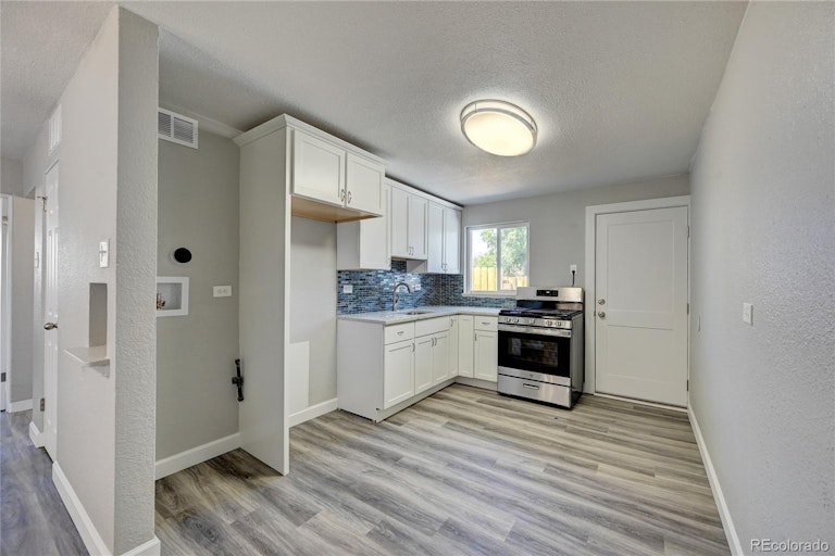 Photo 7 of 20 - 3127 N Elizabeth St, Denver, CO 80205