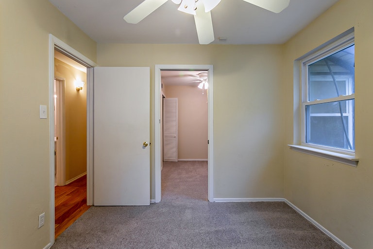 Photo 17 of 22 - 1112 Aransas Dr, Euless, TX 76039