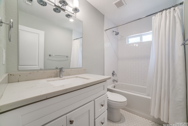 Photo 22 of 27 - 837 Canterbury Hill St, San Antonio, TX 78209