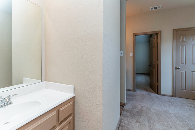 Photo 30 of 36 - 3916 Bamberg Ln, Fort Worth, TX 76244