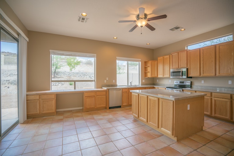 Photo 7 of 29 - 17744 W Summit Dr, Goodyear, AZ 85338