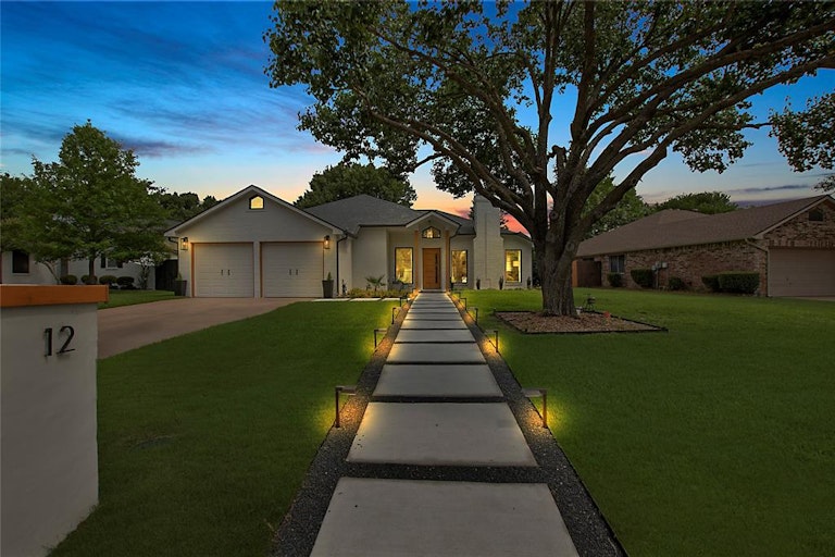 Photo 26 of 32 - 12 Monterey Dr, Roanoke, TX 76262