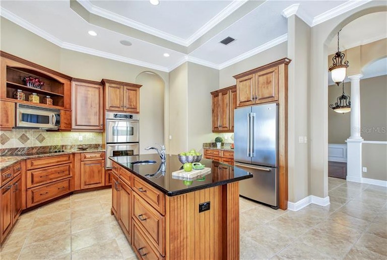 Photo 4 of 25 - 1040 Paseo Del Rio NE, Saint Petersburg, FL 33702