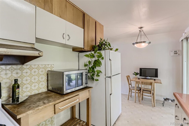 Photo 15 of 28 - 1427 S Krameria St, Denver, CO 80224