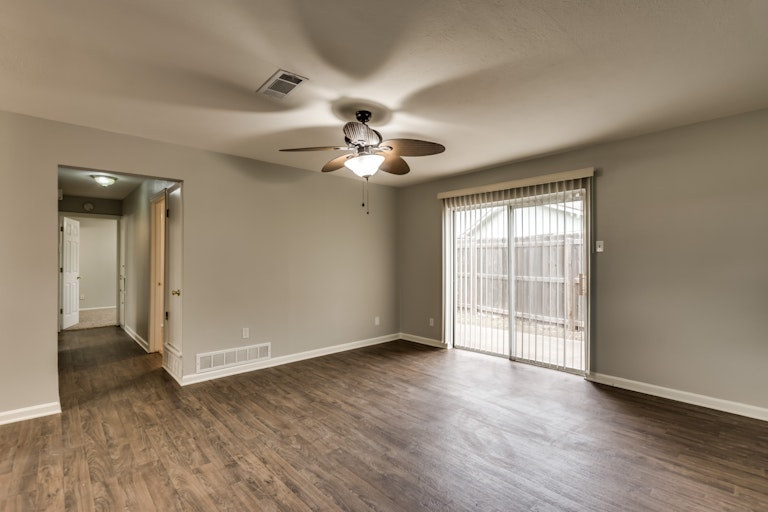 Photo 8 of 23 - 2218 Darrell Ct, Irving, TX 75060