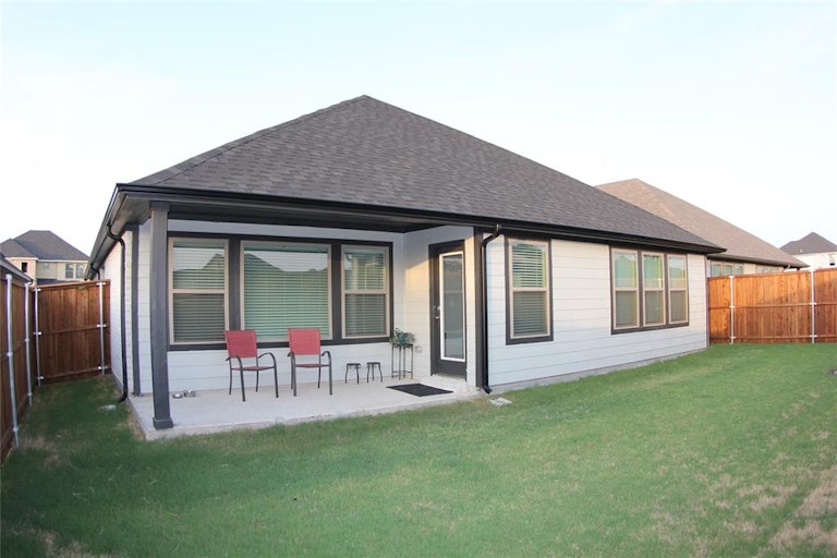 Photo 2 of 40 - 2413 Spring Side Dr, Royse City, TX 75189