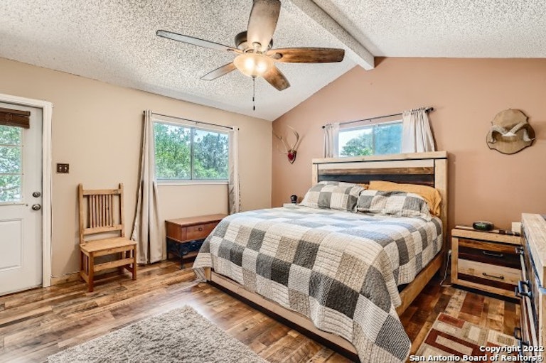 Photo 18 of 38 - 1122 Crescent Hill Dr, San Antonio, TX 78253