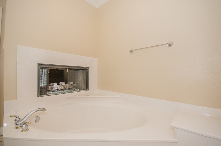 Photo 3 of 38 - 1320 Rusticwood Dr, Desoto, TX 75115