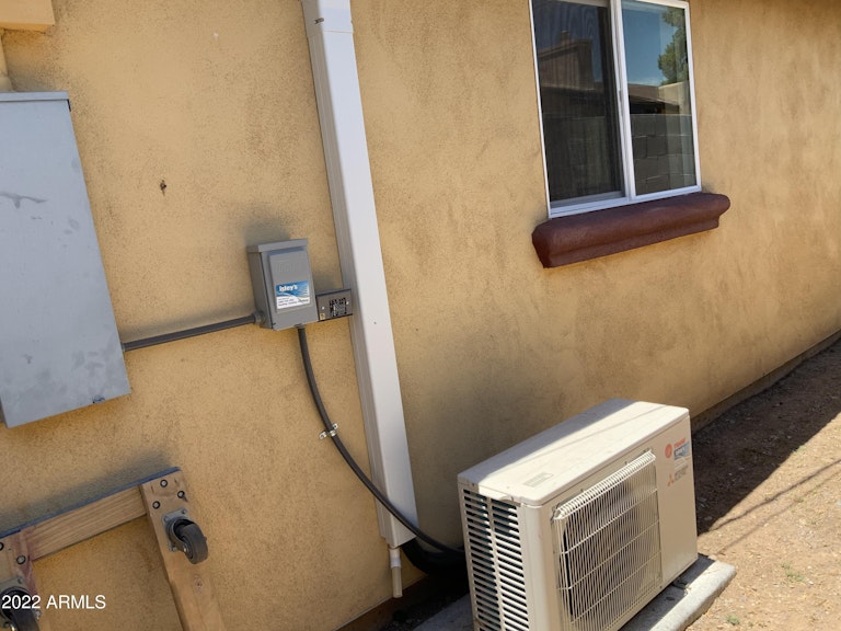 Photo 12 of 34 - 702 E State Ave, Phoenix, AZ 85020
