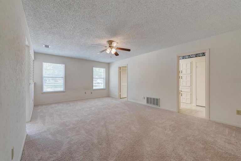 Photo 19 of 40 - 312 Greenbriar Ln, Colleyville, TX 76034