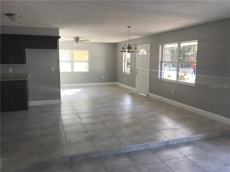 Photo 7 of 24 - 1550 N Rhodes St, Mount Dora, FL 32757