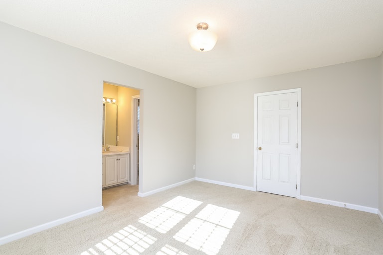 Photo 13 of 25 - 2211 Turtle Point Dr, Raleigh, NC 27604