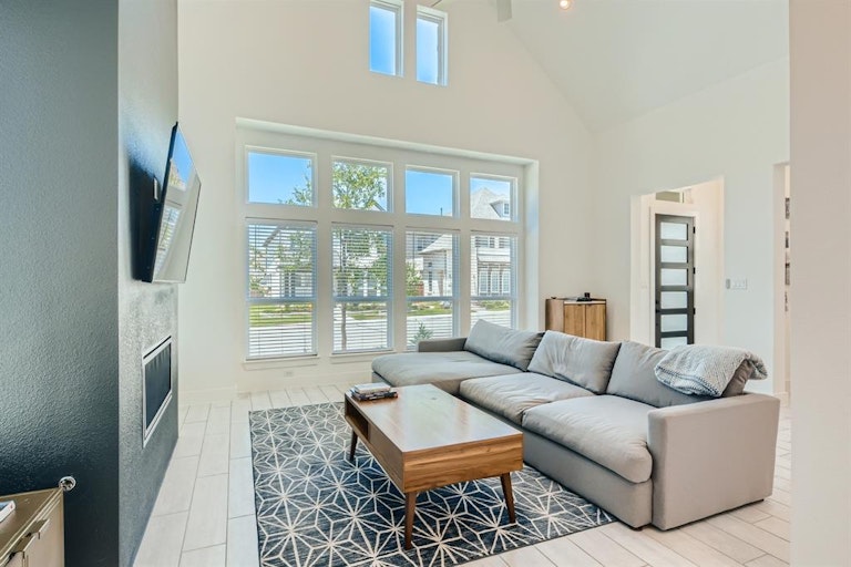 Photo 6 of 29 - 8112 Copper Way, Dallas, TX 75252