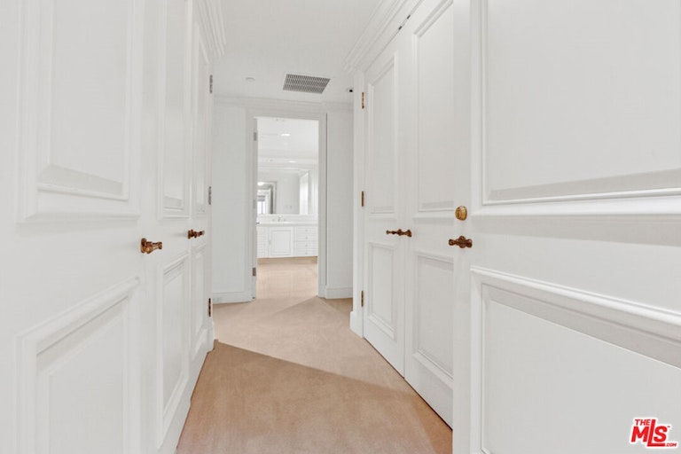 Photo 17 of 40 - 10601 Wilshire Blvd #404, Los Angeles, CA 90024