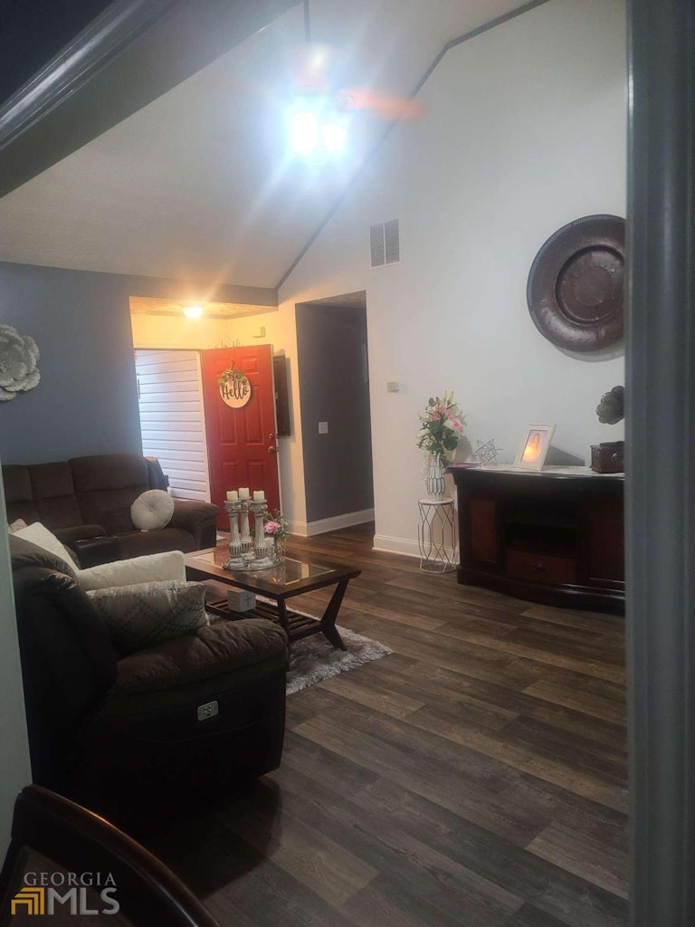 Photo 4 of 20 - 418 Shenandoah Ct, Winder, GA 30680