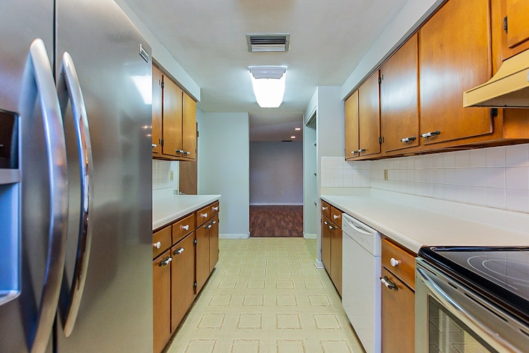 Photo 4 of 21 - 1735 Seneca Ave, Lakeland, FL 33801