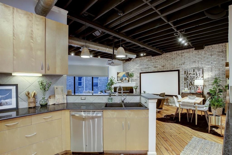 Photo 15 of 30 - 704 W Clay St, Houston, TX 77019