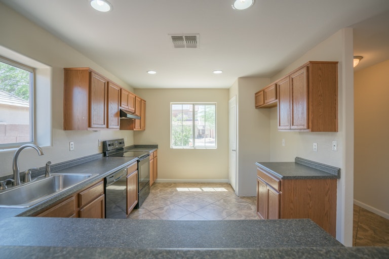 Photo 4 of 26 - 953 S 242nd Dr, Buckeye, AZ 85326