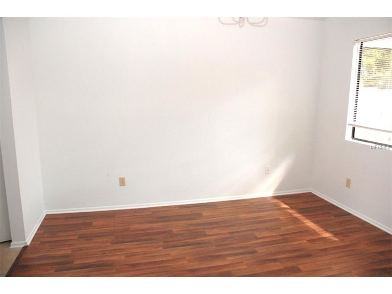 Photo 7 of 16 - 189 Lakeside Cir, Sanford, FL 32773