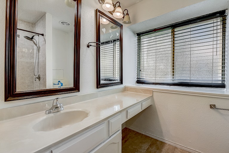 Photo 22 of 29 - 669 Thompson Dr, Coppell, TX 75019