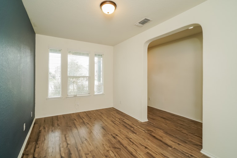 Photo 17 of 27 - 4213 Gale Mdws, New Braunfels, TX 78130