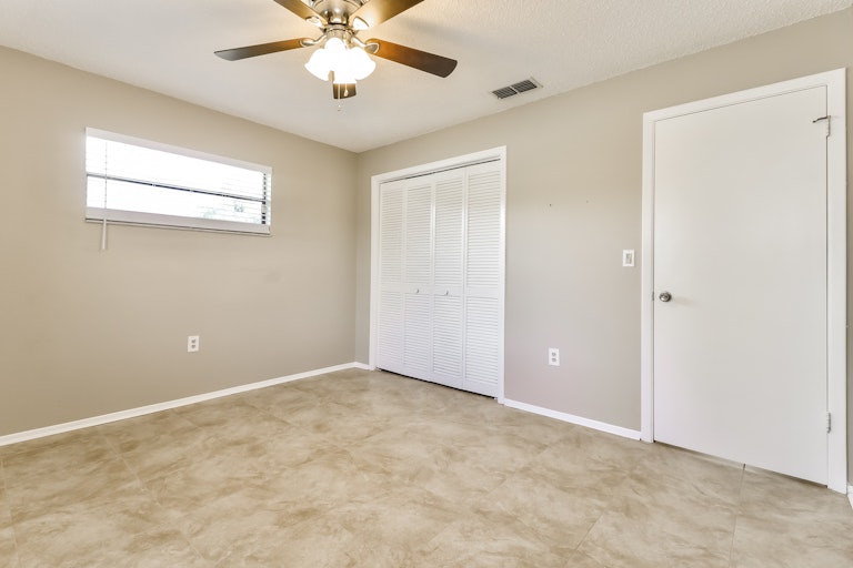 Photo 21 of 27 - 1195 Glowood Ave, Spring Hill, FL 34609