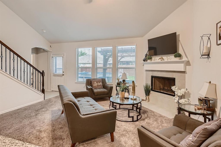 Photo 4 of 11 - 405 Sandhurst Dr, Crowley, TX 76036