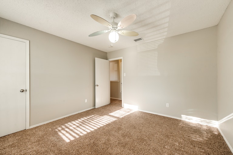 Photo 6 of 23 - 3332 Tobago Rd, Fort Worth, TX 76123