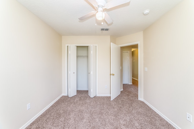 Photo 12 of 23 - 2206 Stone Abbey Blvd, Orlando, FL 32828