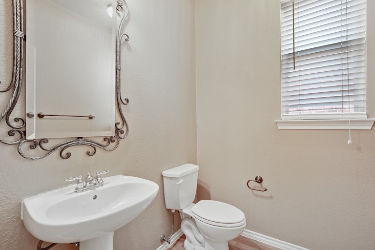 Photo 6 of 26 - 3537 Pendery Ln, Fort Worth, TX 76244