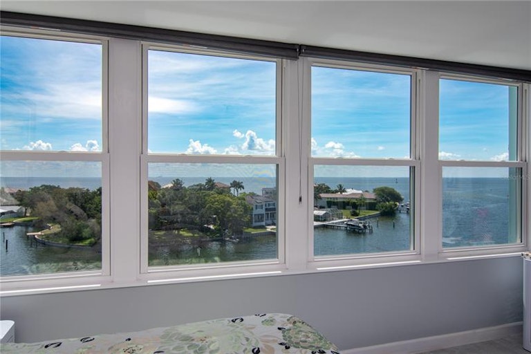 Photo 14 of 38 - 1365 Snell Isle Blvd NE #6D, Saint Petersburg, FL 33704