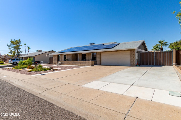 Photo 4 of 27 - 4424 E Kelton Ln, Phoenix, AZ 85032