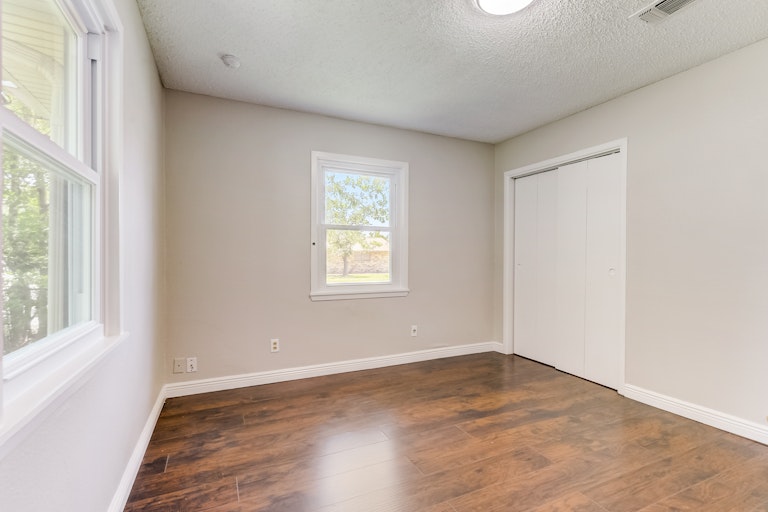 Photo 15 of 32 - 509 S Main St, Crandall, TX 75114