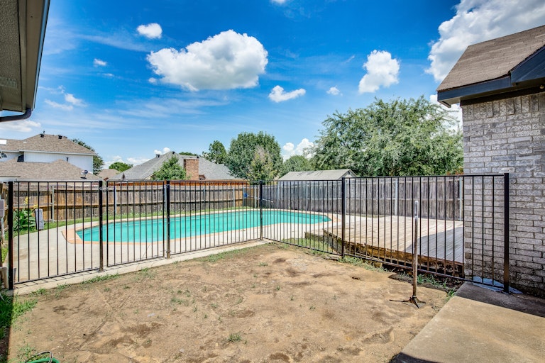 Photo 26 of 29 - 1677 Shannon Dr, Lewisville, TX 75077