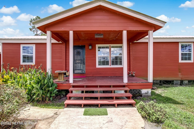 Photo 6 of 34 - 27210 Kristie Cir S, Hilliard, FL 32046