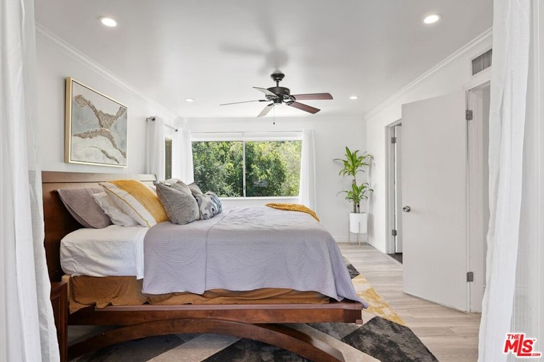 Photo 24 of 37 - 22334 Liberty Bell Rd, Calabasas, CA 91302