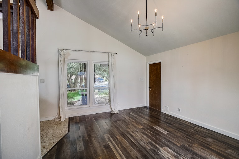 Photo 18 of 50 - 8103 Shiloh Ct, Austin, TX 78745