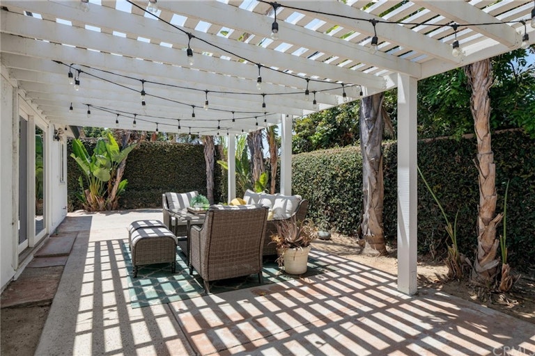 Photo 8 of 19 - 1721 N Oak Knoll Dr, Anaheim, CA 92807