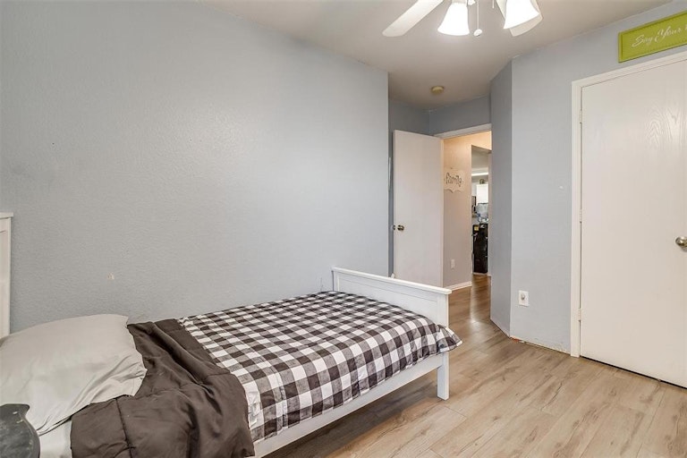 Photo 21 of 40 - 10109 Chapel Rock Dr, Fort Worth, TX 76116
