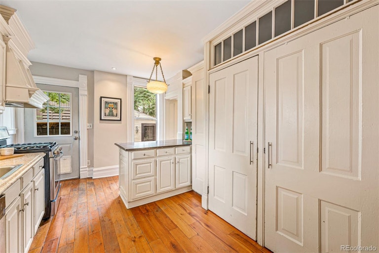 Photo 16 of 40 - 2917 Glenarm Pl, Denver, CO 80205