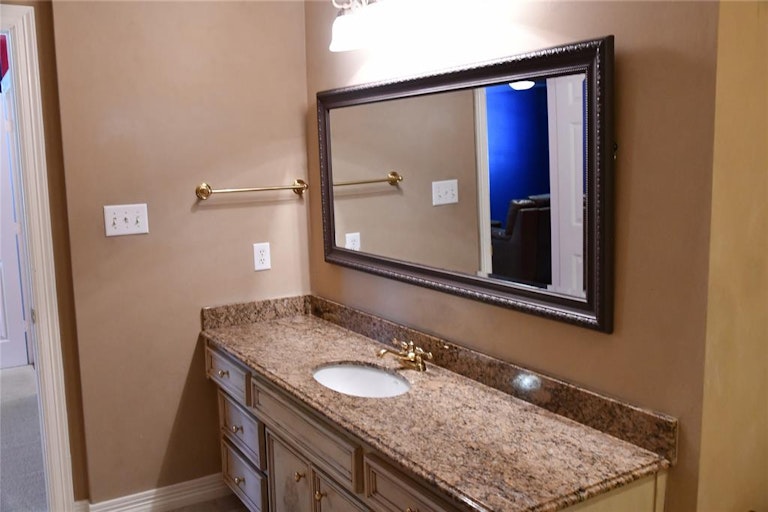 Photo 32 of 44 - 5003 Kingsland Ct, Sugar Land, TX 77479